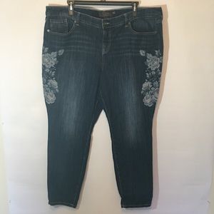 Torrid Premium Jeans w/ floral embroidery Sz26R